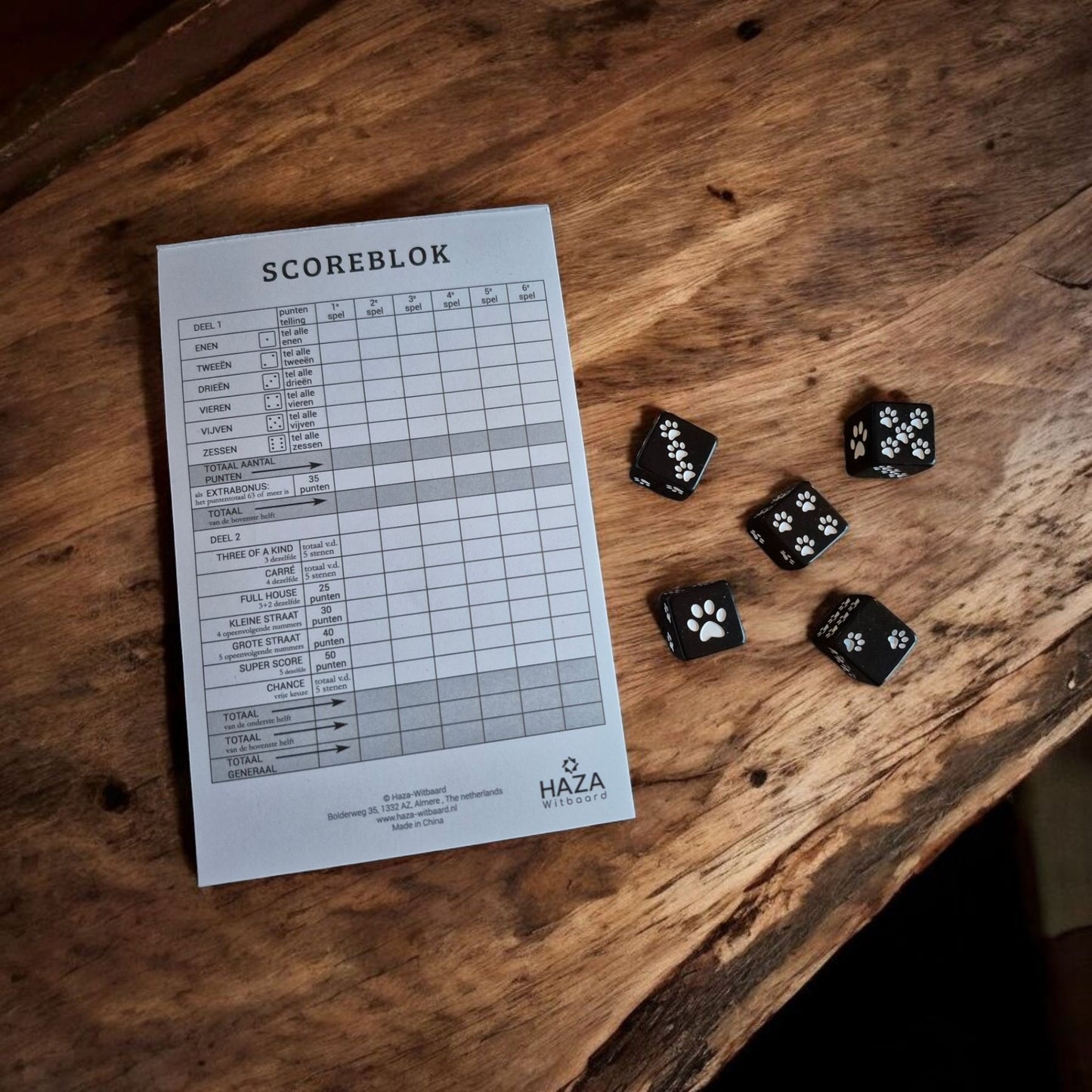 Dobbelstenen met hondenpootjes