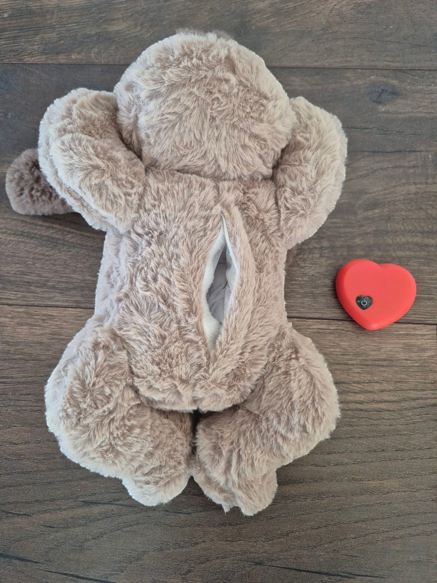 Rustgevende hondenknuffel met 'hartslag'