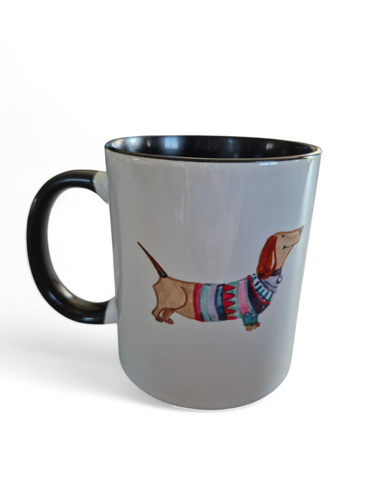 Leuke koffiemok met geklede teckel