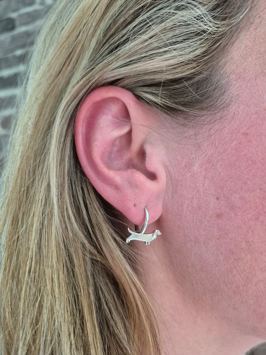 Zilveren teckel oorhangers met cadeauzakje