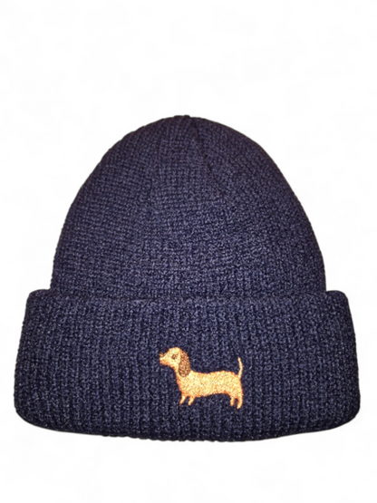 Warme muts met geborduurd teckeltje