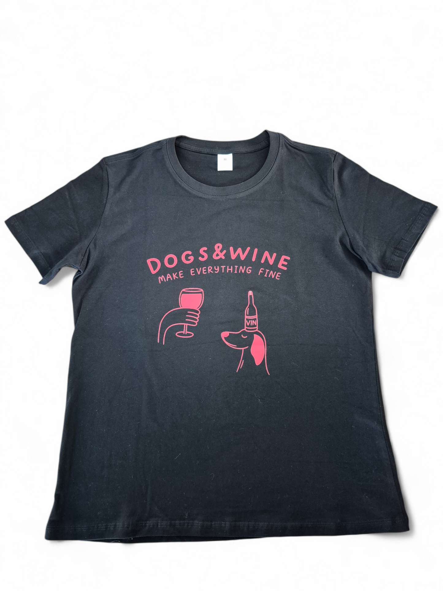Dames t-shirt "Dogs & wine make everything fine"