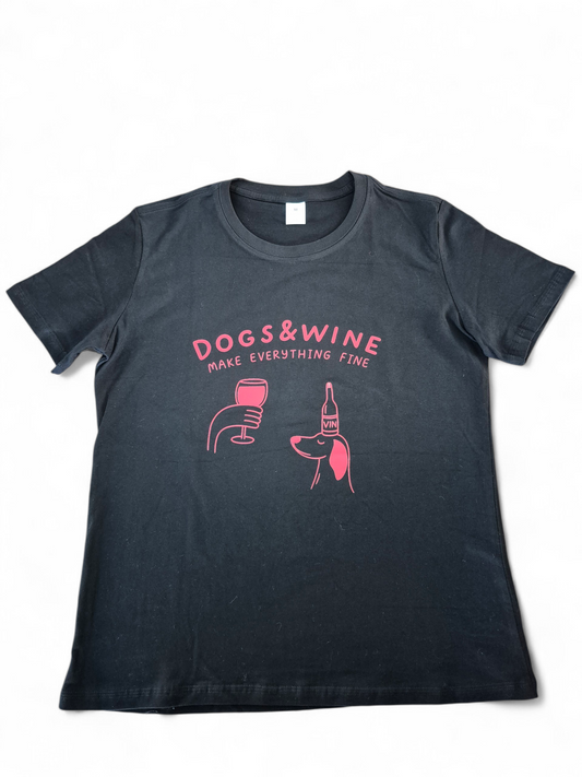 Dames t-shirt "Dogs & wine make everything fine"