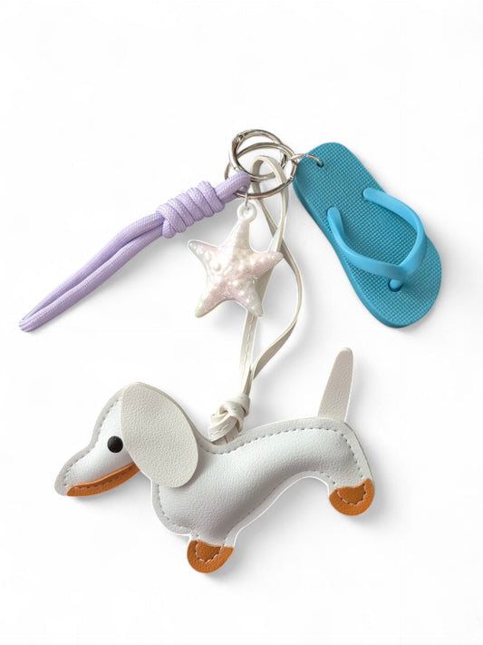 Teckel bag charm white beach