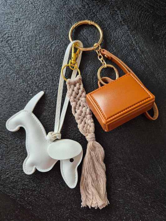 Teckel bag charm met mini handtas