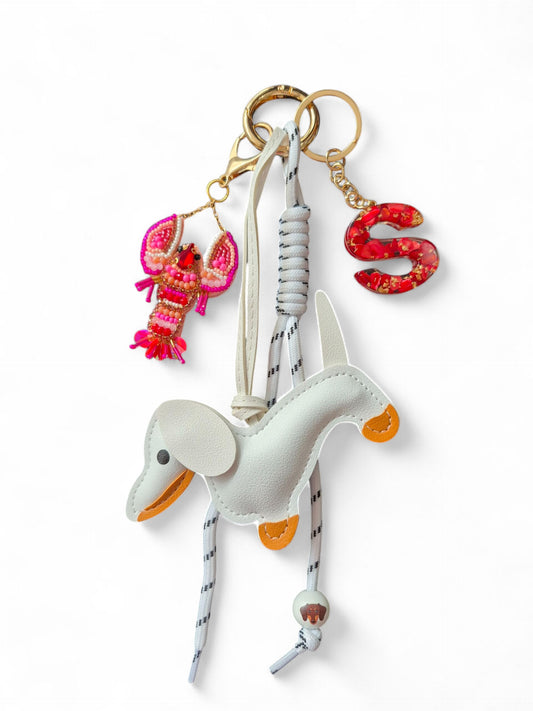 Teckel bag charm witte teckel met kreeft