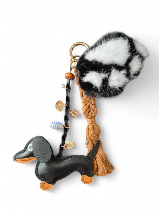 Teckel bag charm zwart met pluchen pootje