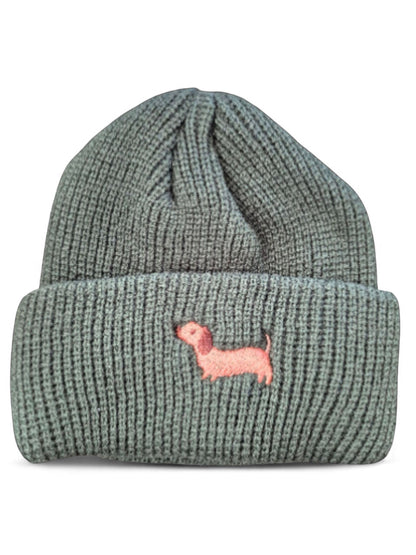 Warme muts met geborduurd teckeltje