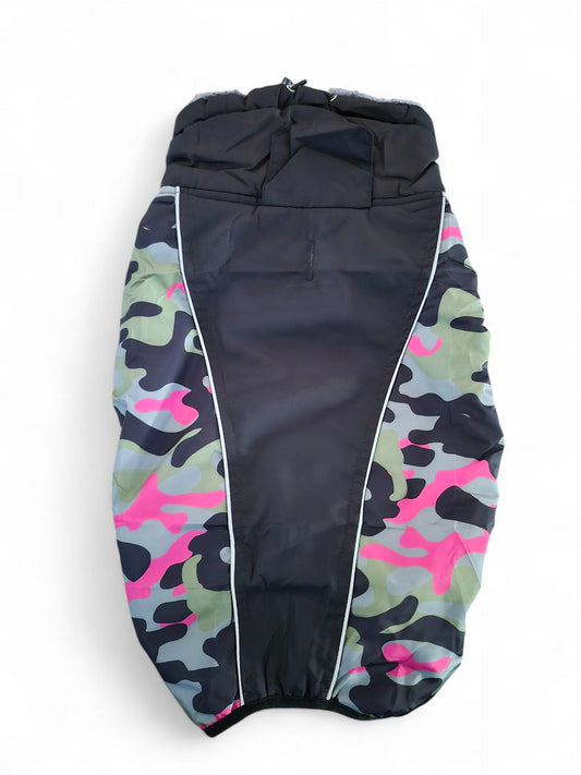 Winterjas met legerprint voor je standaard teckel
