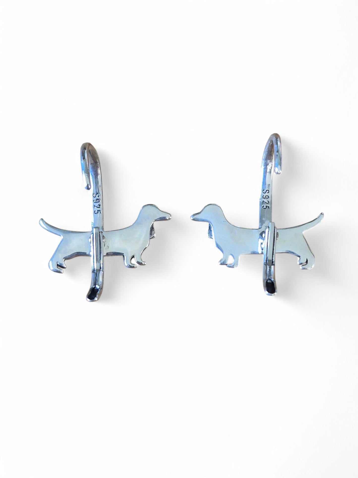Zilveren teckel oorhangers met cadeauzakje